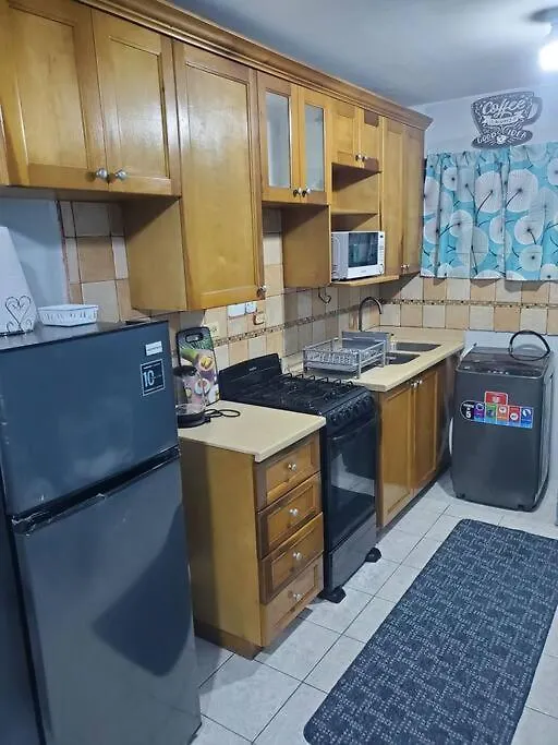 Apartament New Kingston Central Location Gated