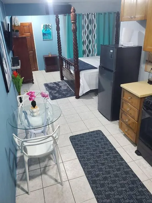 New Kingston Central Location Gated 0*,  Jamajka
