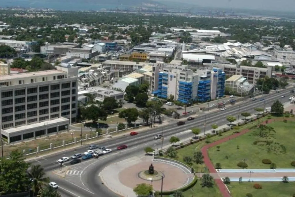 New Kingston Central Location Gated Apartament
