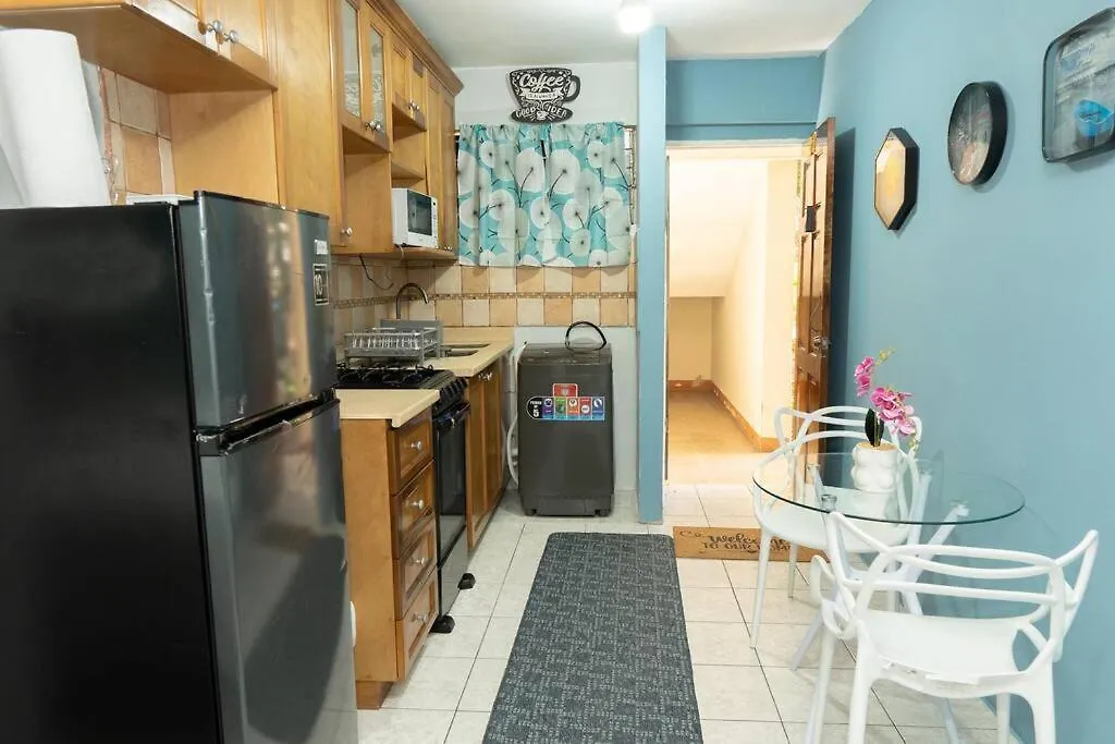 New Kingston Central Location Gated Jamajka